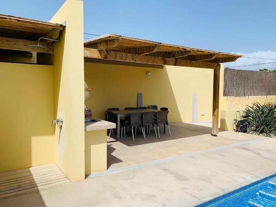 Vivienda Vacacional Tinizara アロナ