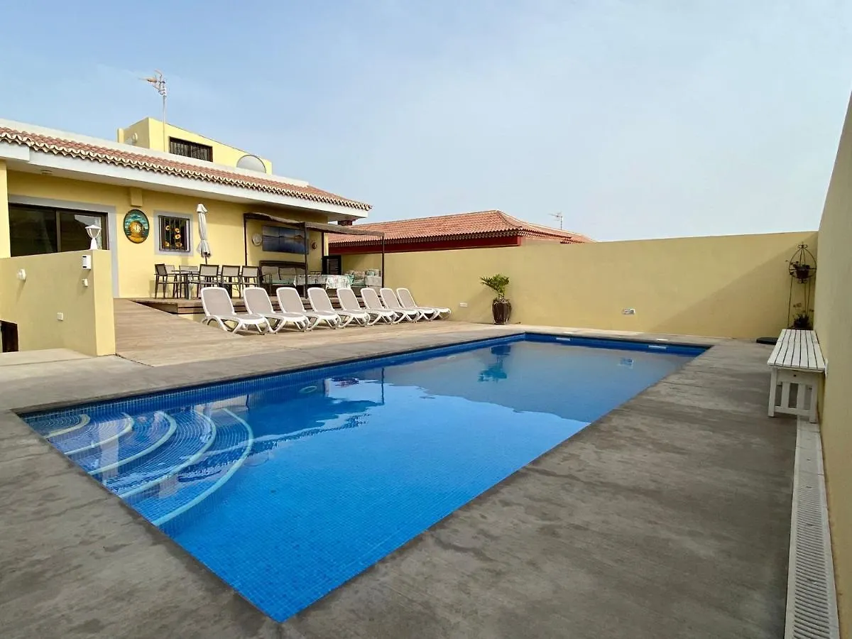 ヴィラ Vivienda Vacacional Tinizara アロナ
